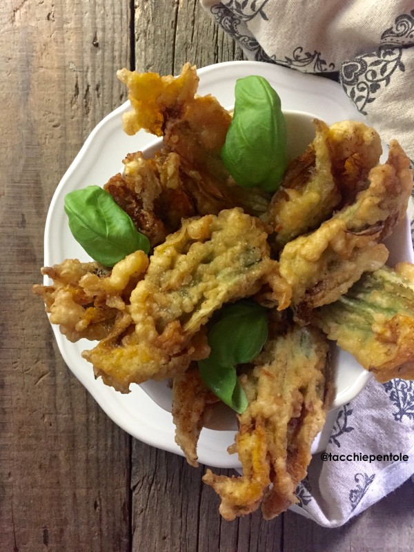 FIORI DI ZUCCA FRITTI CON MOZZARELLA E ACCIUGHE Tacchi E Pentole